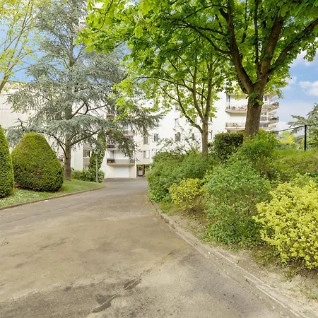 Chic And Spacious Apart With Parking Appartement