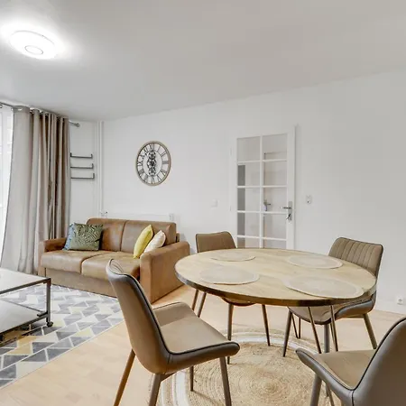 Chic And Spacious Apart With Parking Appartement