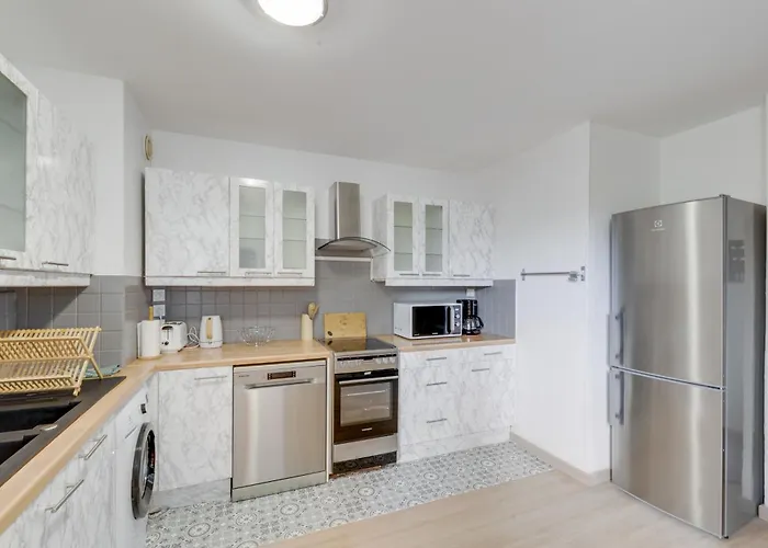 アパート Chic And Spacious Apart With Parking